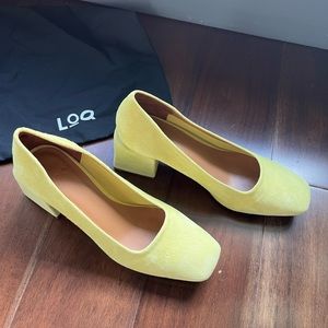 Like-New LOQ Suede Villa Pump